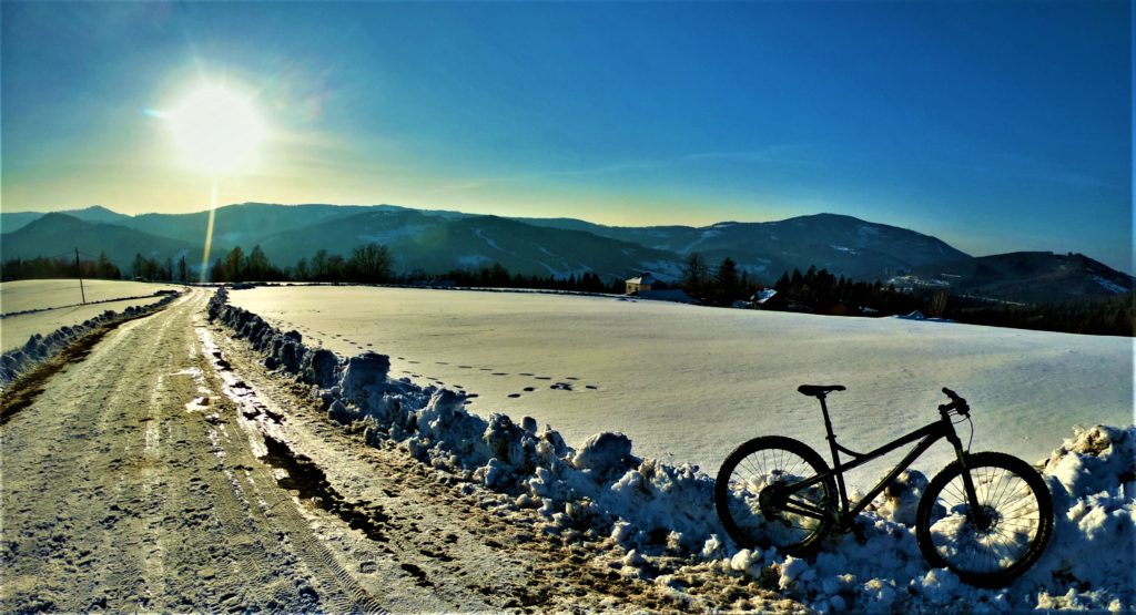Trzy Kopce Wiślańskie podjazd rowerem od Wisły w zimę 