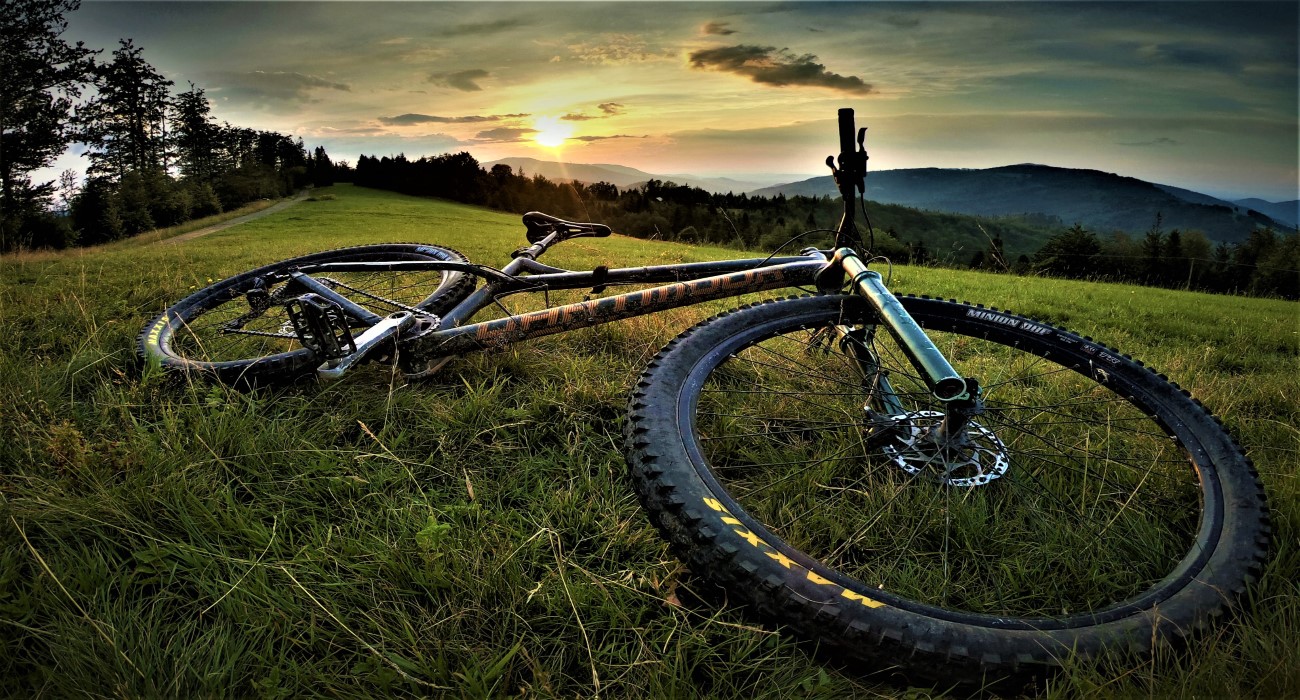 Zachód słońca na Trzech Kopcach rowerem z Ustronia